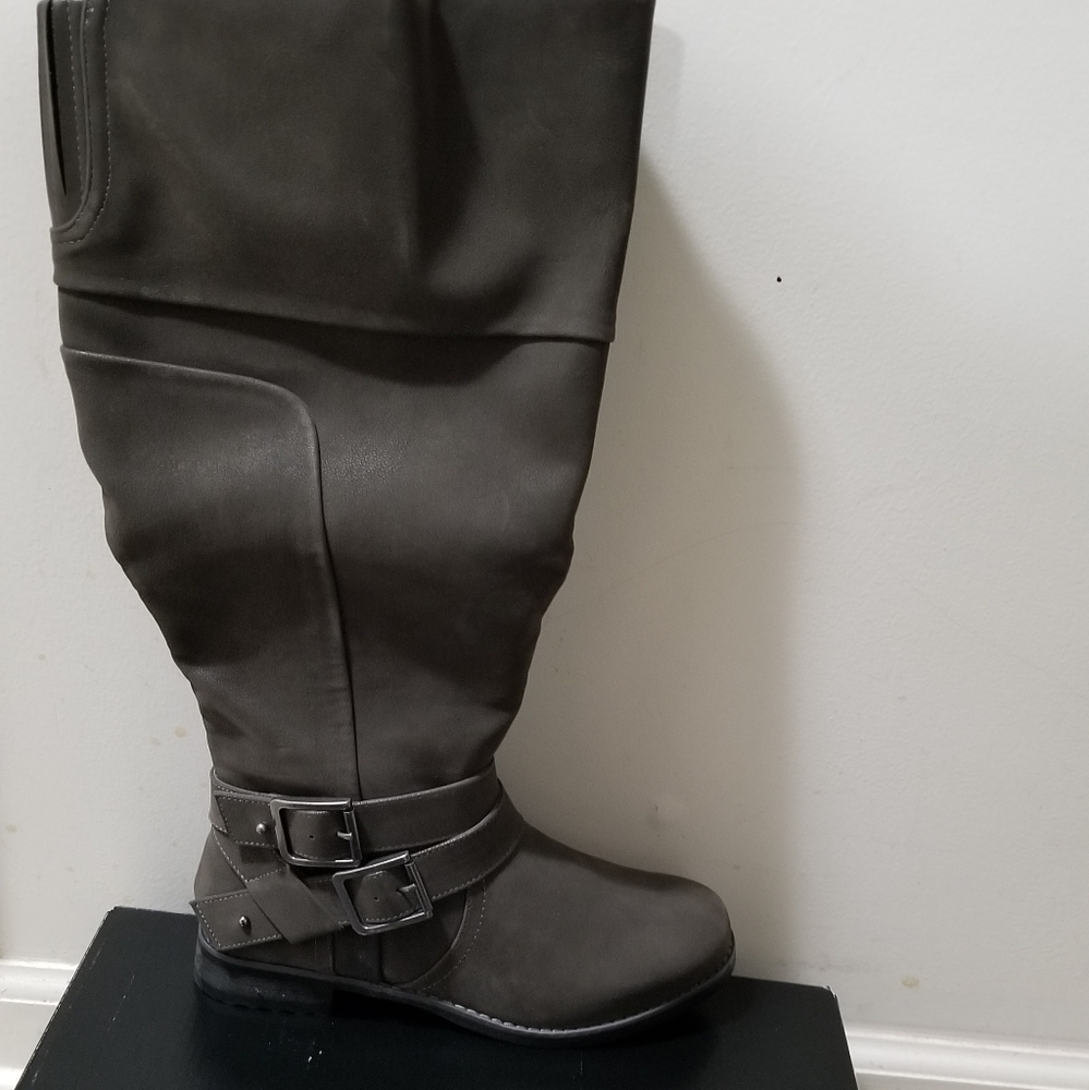BRAND NEW Beautiful Grey Knee Boots